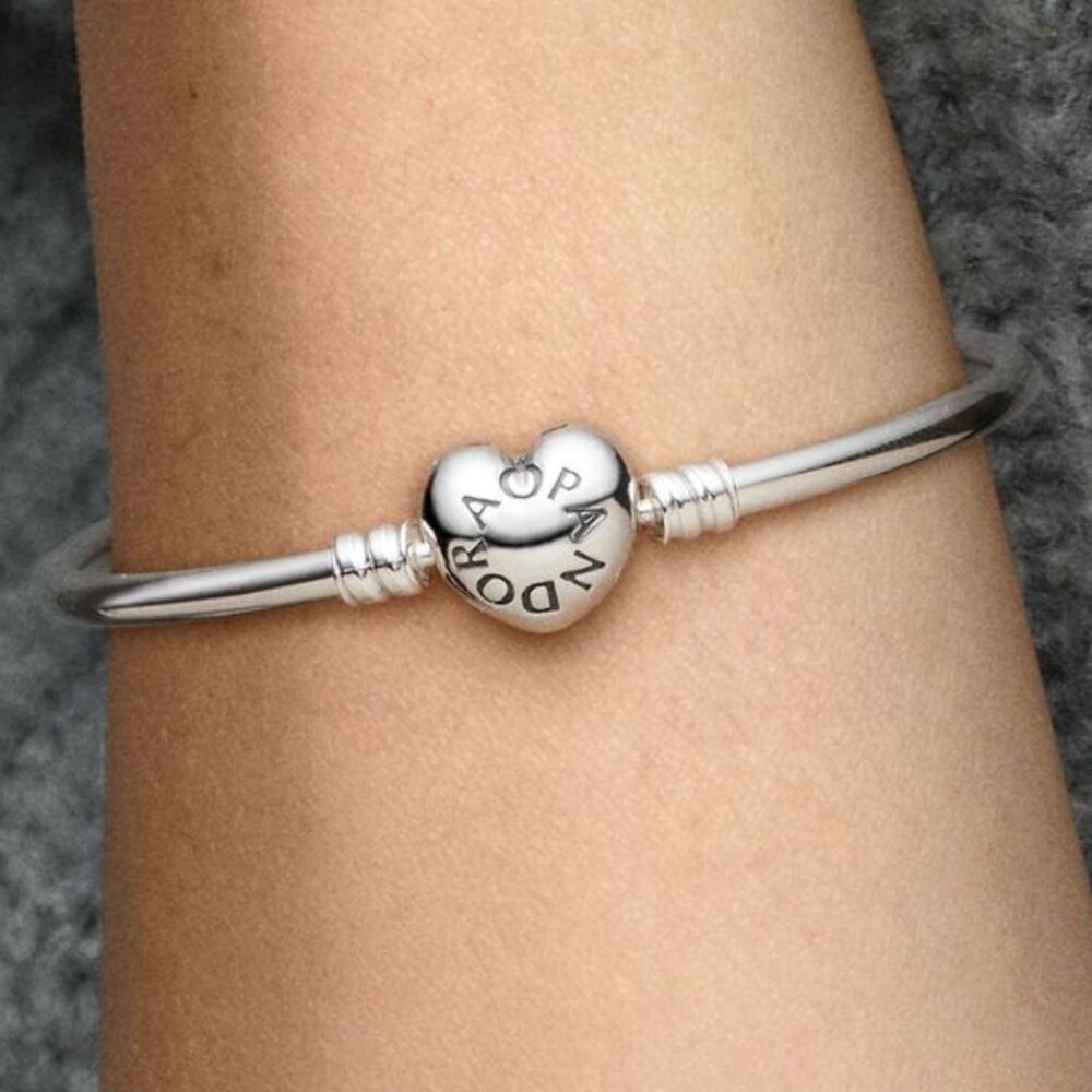 🩷Authentic Pandora 7.5  Logo Heart Clasp Bangle Sterling Silver 🩷 - Picture 3 of 6